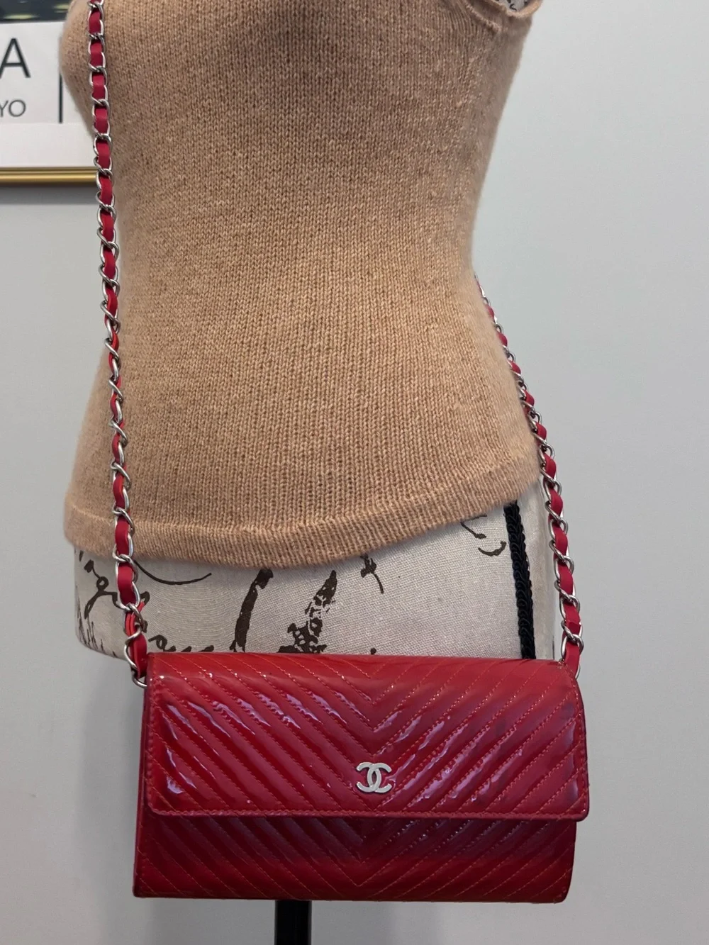 CHANEL elegant shoulder